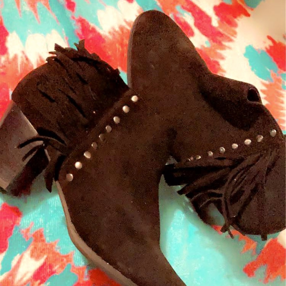 ICONIC BRAND NEW HEELS